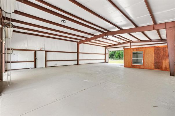 Garage, Interior, Wooden Beams