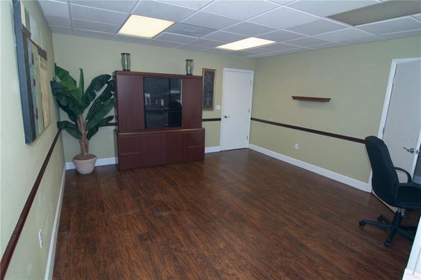 Home Office, Interior, Recessed Lighting, Wood Texture Flooring