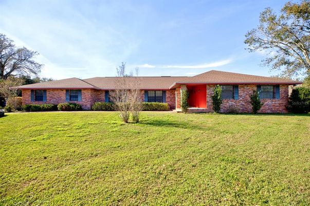 Backyard, Exterior, Facade, Brick Facade, Ranch