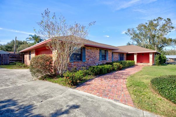 Backyard, Exterior, Facade, Brick Facade, Ranch