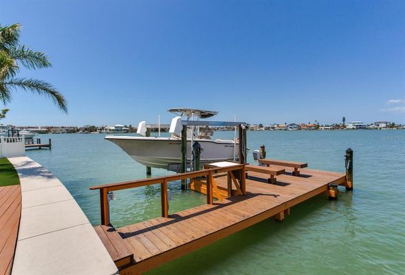 Exterior, Lake