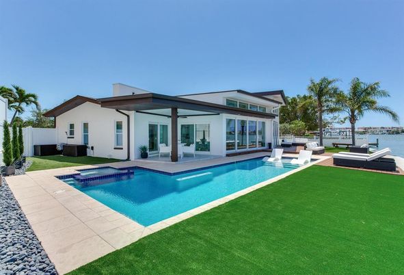 Exterior, Pool, Water