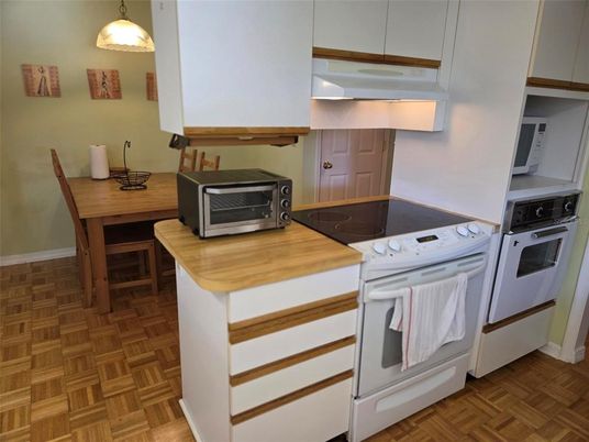 Interior, Kitchen, Pendant Lights, Wood Texture Flooring