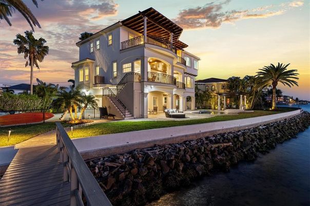 Backyard, Exterior, Facade, Modern