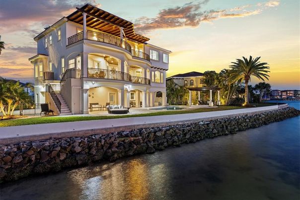 Backyard, Exterior, Facade, Modern