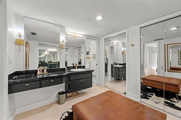 Bathroom, Dual Sink Vanities, Interior, Recessed Lighting
