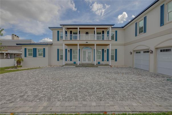 Attached, Exterior, Facade, Mediterranean