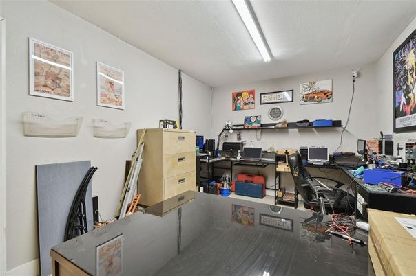 Home Office, Interior