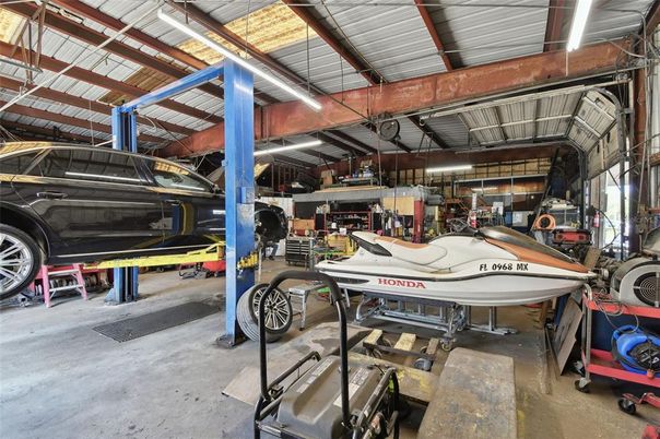 Garage, Interior