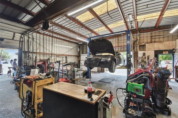 Garage, Interior