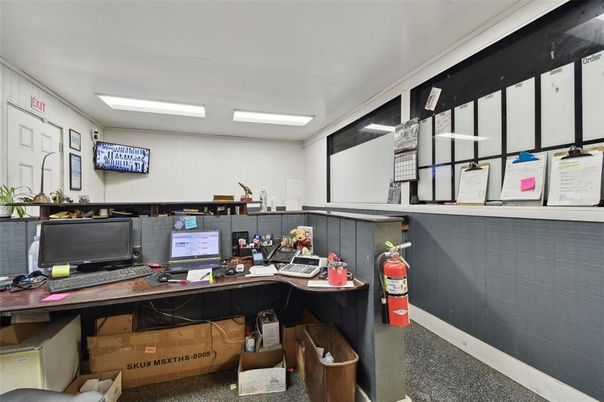 Home Office, Interior