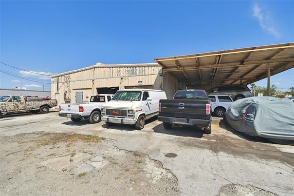 Exterior, Garage