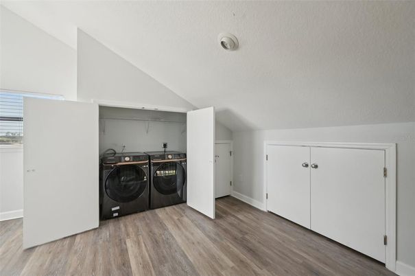 Interior, Washer, Wood Texture Flooring