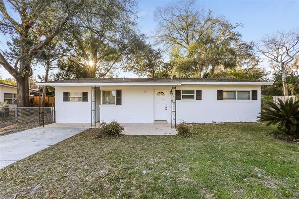Backyard, Exterior, Facade, Ranch