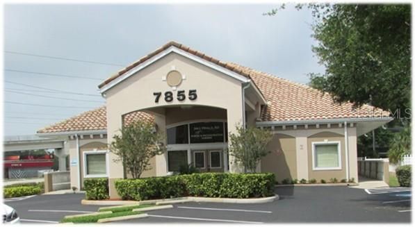 Exterior, Facade, Mediterranean