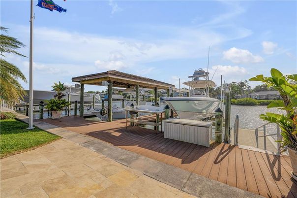 Exterior, Hot Tub, Lake