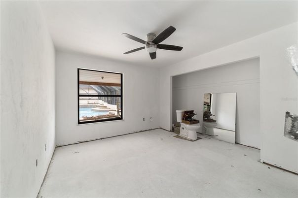 Empty room, Interior