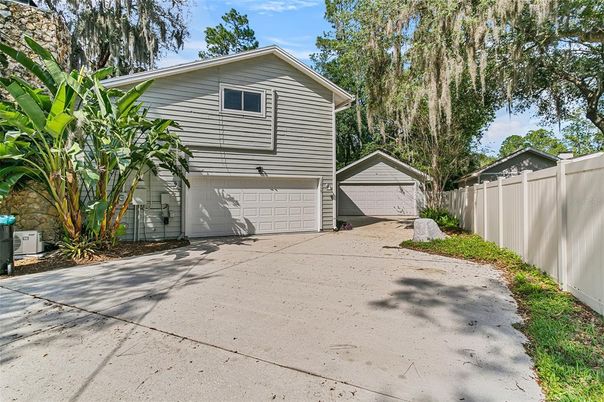 Detached Garage, Exterior