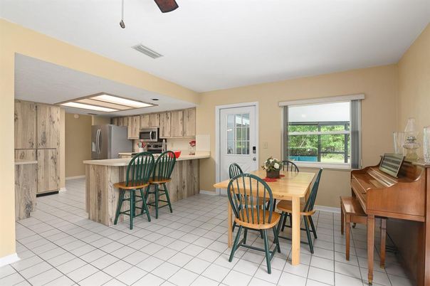 Dining room, Interior, Kitchen, Stainless Steel Appliances