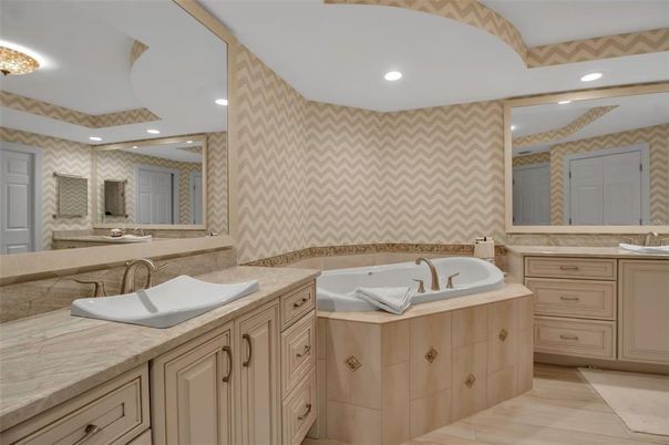 Bathroom, Dual Sink Vanities, Interior, Recessed Lighting