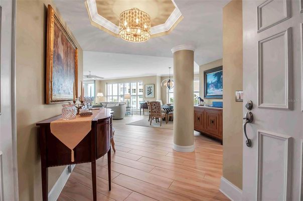 Chandelier, Dining room, Interior, Living room, Pendant Lights, Wood Texture Flooring