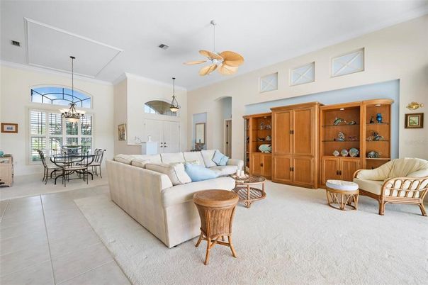 Chandelier, Dining room, Interior, Living room, Pendant Lights