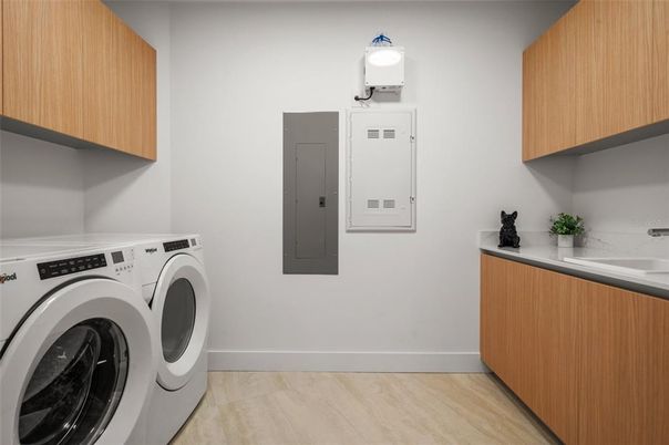 Interior, Washer, Wood Texture Flooring