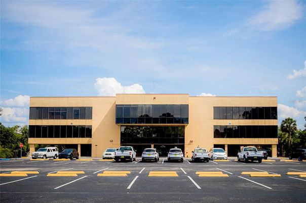 Exterior, Facade, Modern