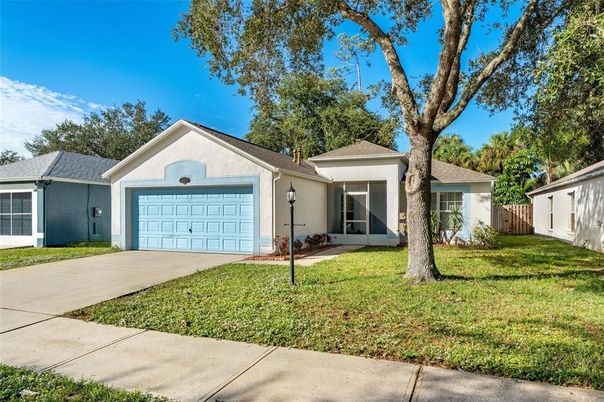 Attached, Exterior, Facade, Ranch