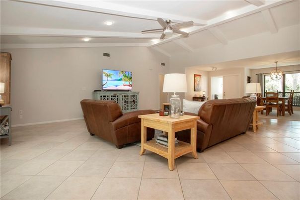 Chandelier, Dining room, Interior, Living room, Recessed Lighting