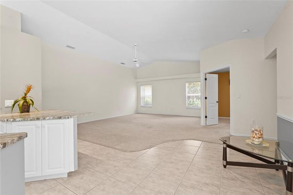 Empty room, Interior