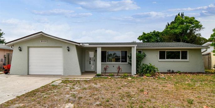 Attached, Exterior, Facade, Ranch