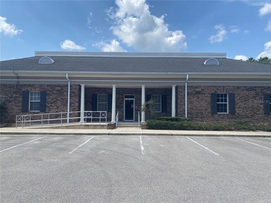 Exterior, Facade, Brick Facade, Ranch