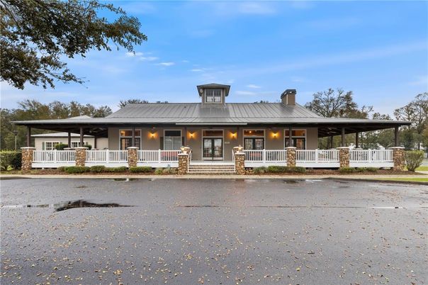 Exterior, Facade, Ranch