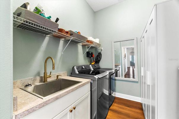 Interior, Washer, Wood Texture Flooring