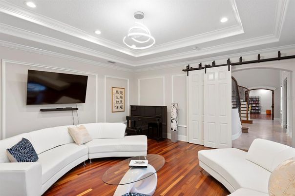 Interior, Living room, Pendant Lights, Piano, Recessed Lighting, Wood Texture Flooring