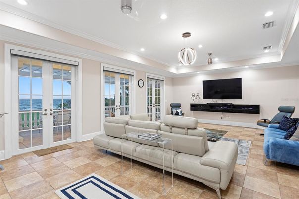 Interior, Living room, Pendant Lights, Recessed Lighting, Water