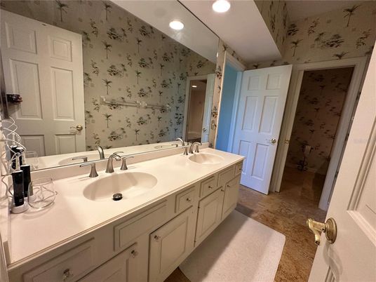 Bathroom, Dual Sink Vanities, Interior, Recessed Lighting