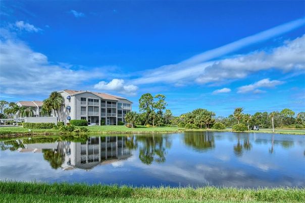 Exterior, Lake