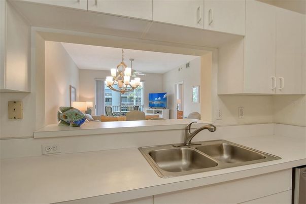 Chandelier, Dining room, Interior, Kitchen