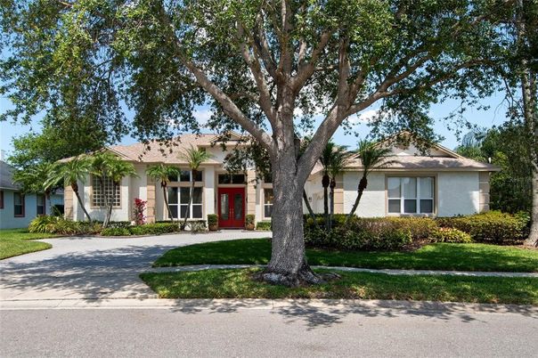 Exterior, Facade, Ranch