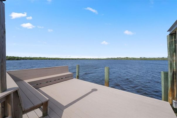 Exterior, Lake