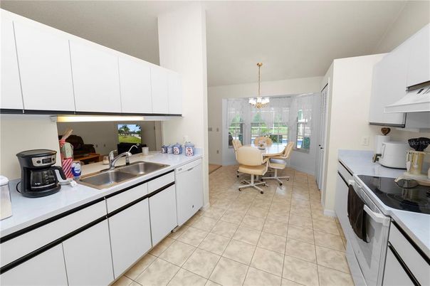 Chandelier, Dining room, Interior, Kitchen