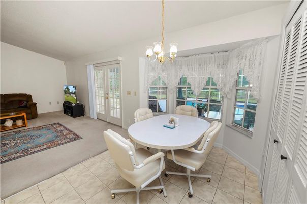 Chandelier, Dining room, Interior