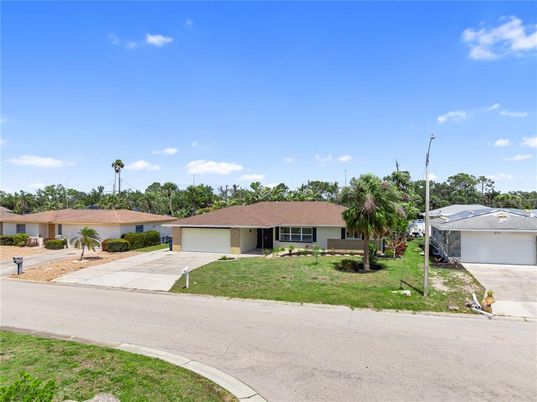 Attached, Exterior, Facade, Ranch