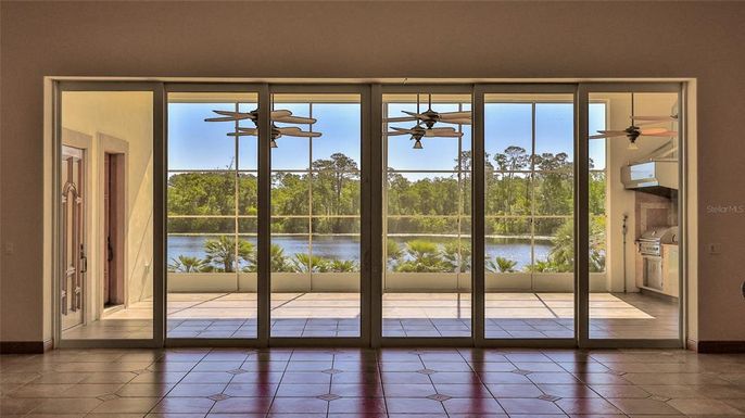 Interior, Sun Room, Water