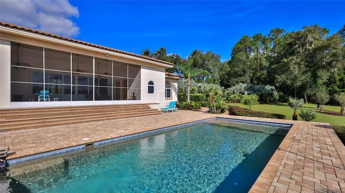 Exterior, Pool