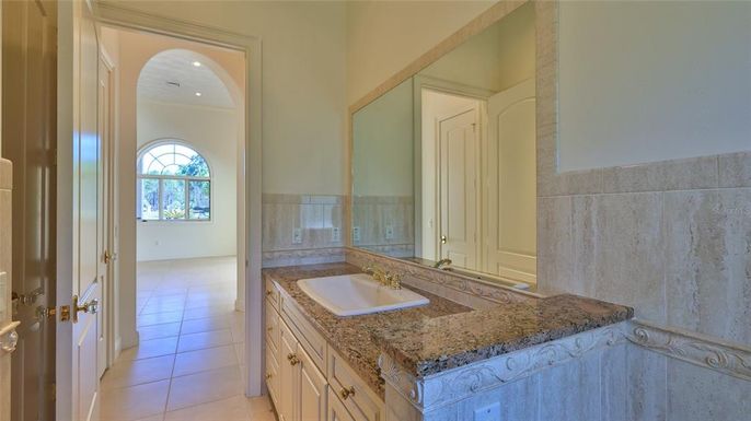 Bathroom, Interior, Recessed Lighting