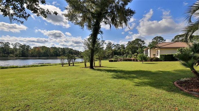 Exterior, Lake