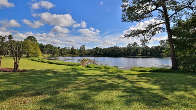 Exterior, Lake